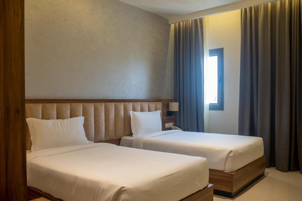 The Plaza Hotel & Resort Salalah Exterior photo
